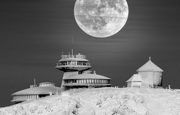 Moon Base © Daniel Koszela (Poland) - HIGHLY COMMENDED
This photo shows the Full Moon over the highest peak of the Krkonoše Mountains, Śnieżka at 1602 metres. The single frame image was taken in December 2019, shortly after sunset, two kilometres from the summit. The weather was perfect with few clouds and no wind. The building on the left is a meteorological observatory and on the right you can see the chapel of St. Lawrence.
Nikon D610 camera, 600 mm f/14 lens, ISO 50, 1/8-second exposure