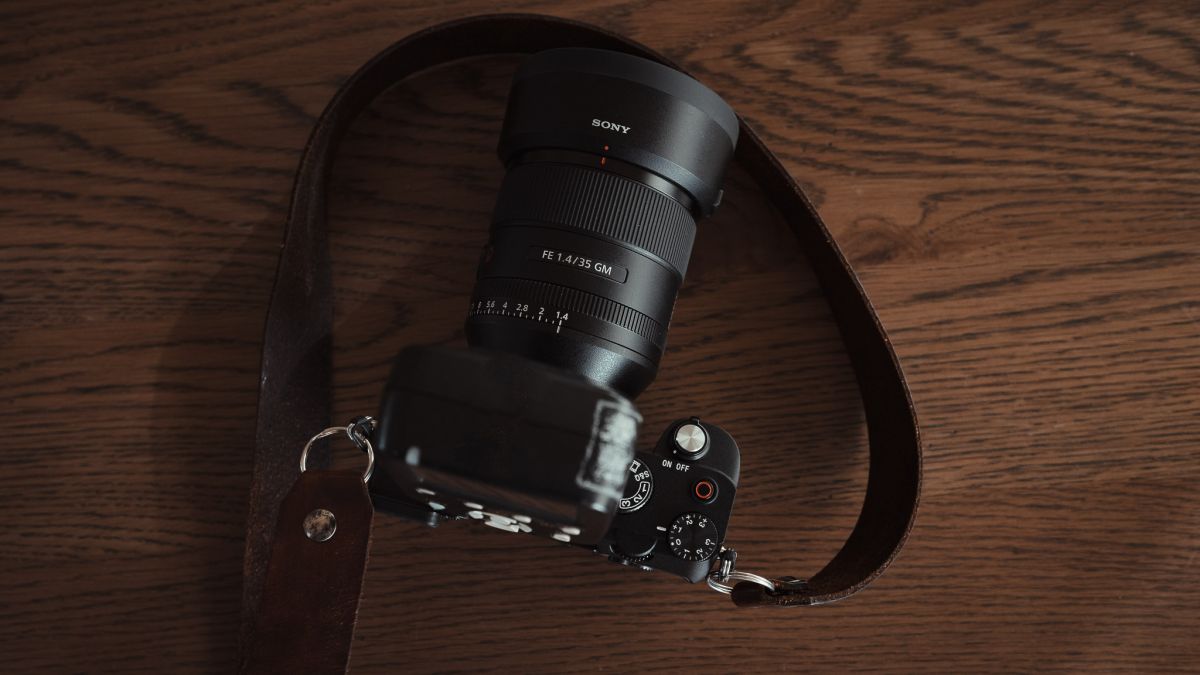 Sony 35mm f/1.4 GM Review | The Perfect Environmental Portrait Lens Does Exist!