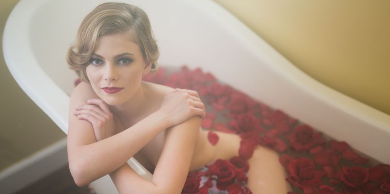 bathtub boudoir session